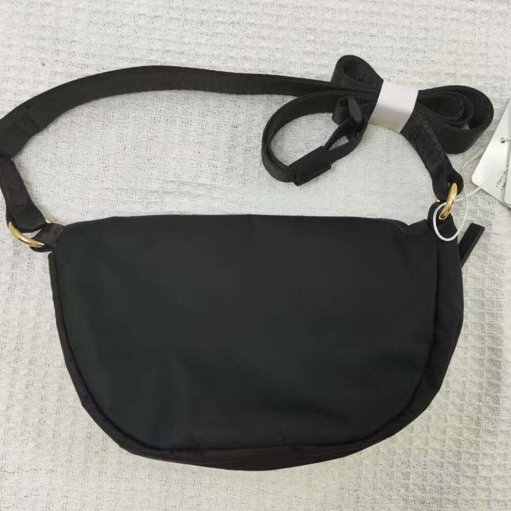 lululemon athletica Black Crossbody Bag with Gold Accents 2L - Picture 4 of 4